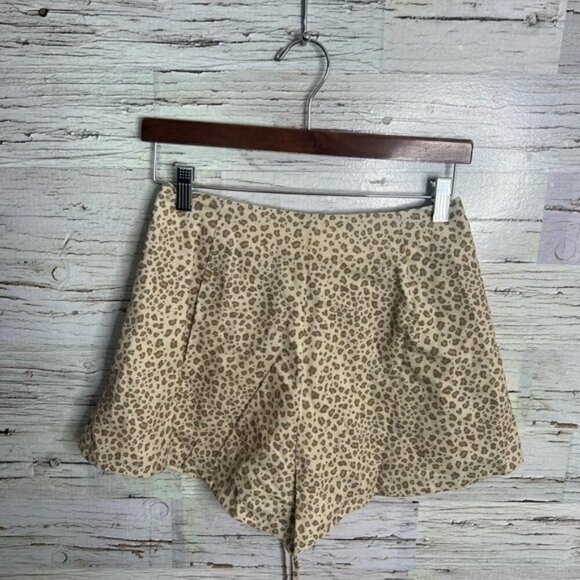 Charlie holiday short leopard print  lace up size small - Picture 5 of 6